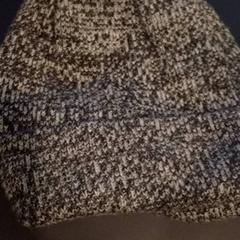 قبعة صغيرة، كما تم الإبلاغ عنه بواسطة TivoliVredenburg عبر iLost