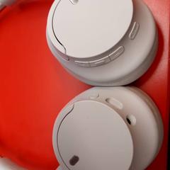 Auriculars, segons ha informat UvA REC mitjançant iLost