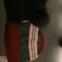 Hat One black one Green white and red, as reported by MEININGER Hotel Leipzig Hauptbahnhof using iLost