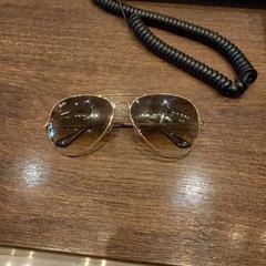 Okulary słoneczne raybane, zgłoszono przez Van der Valk Hotel Gorinchem przy użyciu iLost