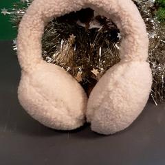 Cache-oreilles, a été signalé par Diergaarde Blijdorp utilisant iLost