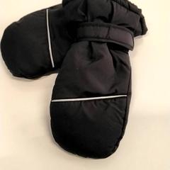 Ujjatlan kesztyű, amint azt Gemeente Puurs-Sint-Amands az iLost segítségével jelentette.