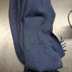 ショール Blauw がiLostで Universiteit Gent - Faculteitsbibliotheek LW によって報告されました