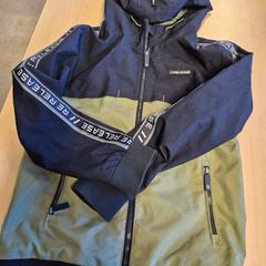 ジャケット jongens がiLostで Connexxion Zeeland によって報告されました