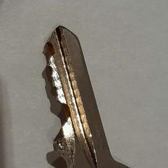 Clauer métal, segons ha informat TCL mitjançant iLost