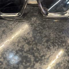 Ulleres de sol, segons ha informat Rotterdam The Hague Airport mitjançant iLost