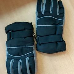 Handschoenen zwart-grijs, zoals gemeld door Regio Limburg - Leuven met iLost