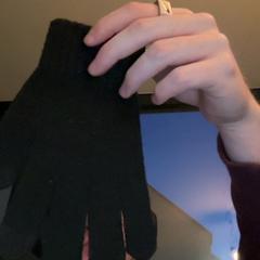 Eskularruak Zwart, gisa salatu by Regio Limburg - Leuven iLost erabiliz