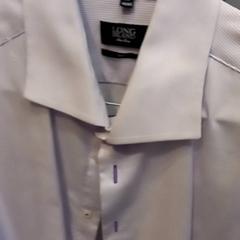 シャツ がiLostで Leonardo Royal Hotel Amsterdam によって報告されました