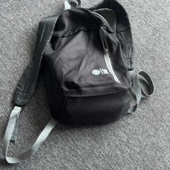 حقائب الظهر والحقائب النهارية، كما تم الإبلاغ عنه بواسطة Arriva Achterhoek-Rivierenland عبر iLost