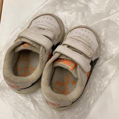 靴両足 がiLostで IKEA神戸 によって報告されました