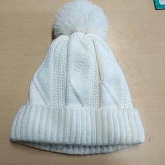 Vestiario - witte muts, come riportato da Centraal magazijn utilizzando iLost