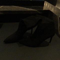 الحذاء، كما تم الإبلاغ عنه بواسطة Van der Valk Hotel Amsterdam Zuidas عبر iLost