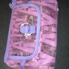 Estuche, segundo informou TivoliVredenburg usando iLost