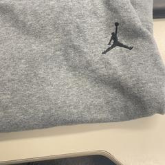 Sudadera Grijs, ha sido reportado por Burgers' Zoo con iLost