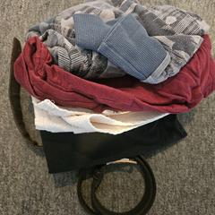 Roupa, como reportado por Ramada by Wyndham Amsterdam Airport Schiphol utilizando o iLost