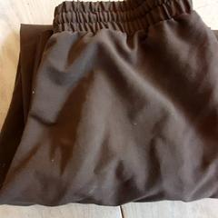 Pantalon Bruin, a été signalé par Zwarte Cross (Gemeentehuis) utilisant iLost