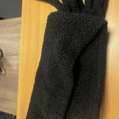 Zwarte sjaal, como reportado por Pouw Vervoer utilizando o iLost