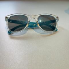 Gafas de sol, ha sido reportado por Madurodam con iLost
