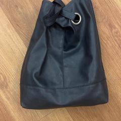 حقائب حمل وحقائب اليد، كما تم الإبلاغ عنه بواسطة HTM عبر iLost