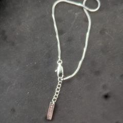 vacier armbandje, segons s'ha informat a iLost