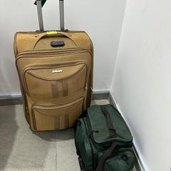 Valise حقيبة سفر بعجلات + حقيبة كتف, a été signalé par محطة بريدة (بريدة) utilisant iLost