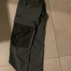 Pantalons Black, segons ha informat MEININGER Hotel Heidelberg Hauptbahnhof mitjançant iLost