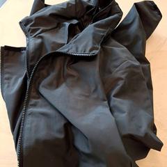 Chaqueta, ha sido reportado por IKEA Lyon Grand Parilly con iLost
