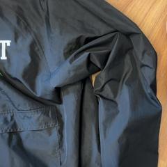 Chaqueta, ha sido reportado por GVB con iLost