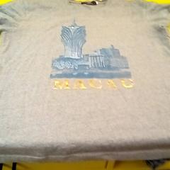 Maglietta Grey, come riportato da MEININGER Hotel Innsbruck Zentrum utilizzando iLost