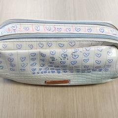 Materiale scolastico - Pennenzak, come riportato da Regio Limburg - Leuven utilizzando iLost