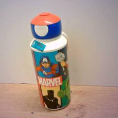 Láhev na pití Marvel, jak nahlášeno Bobbejaanland pomocí iLost