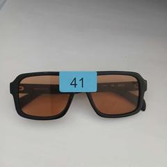 サングラス komono, blauw 41 がiLostで Rock Werchter によって報告されました