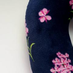 وسادة الرقبة، كما تم الإبلاغ عنه بواسطة Beeld & Geluid Hilversum عبر iLost