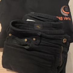 Ropa, ha sido reportado por Van der Valk Hotel Eindhoven - Best con iLost