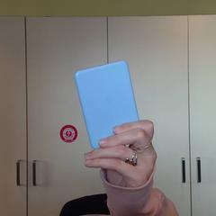 Bateria portàtil bleu clair, segons ha informat MEININGER Hotel Lyon Centre Berthelot mitjançant iLost