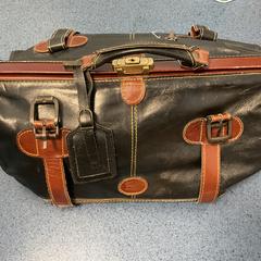 Bolsa Leer, ha sido reportado por Breng Arnhem con iLost