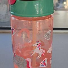 Edateko botila, gisa salatu by Madurodam iLost erabiliz