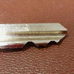 Portachiavi métalL, come riportato da TCL utilizzando iLost