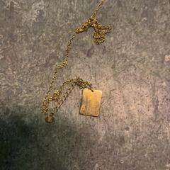 Nyaklánc Gold, amint azt KABUL à GoGo / Teatro az iLost segítségével jelentette.