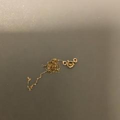 Braccialetto Gold, come riportato da MEININGER Hotel Copenhagen utilizzando iLost