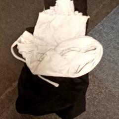 衣類 がiLostで Mövenpick Hotel Amsterdam City Centre によって報告されました