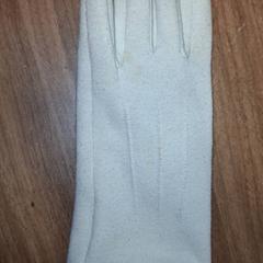 Kesztyű, amint azt Qbuzz DMG az iLost segítségével jelentette.