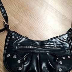 Handbag Zwart leder, as reported by Connexxion Noord Holland Noord Hoorn using iLost