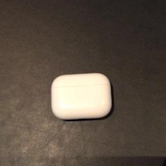 Kunst AirPods not inside, zoals gemeld door Van der Valk Hotel Amsterdam Zuidas met iLost
