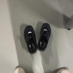 الأحذية، كما تم الإبلاغ عنه بواسطة Silver Sands Beach عبر iLost