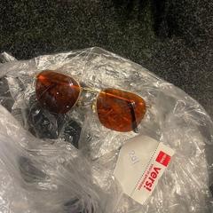 Okulary słoneczne, zgłoszono przez Hotel Van der Valk Harderwijk op de Veluwe przy użyciu iLost