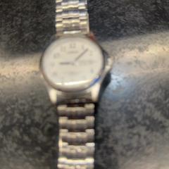 Hodinky, jak nahlášeno Rotterdam The Hague Airport pomocí iLost