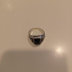 Ring Zilver, zwarte steen, symbolen, as reported by RAI Amsterdam using iLost