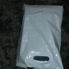 Plastic tas met inhoud, zijnde spijkerbroeken, como reportado por Transdev Gooi en Vechtstreek utilizando o iLost